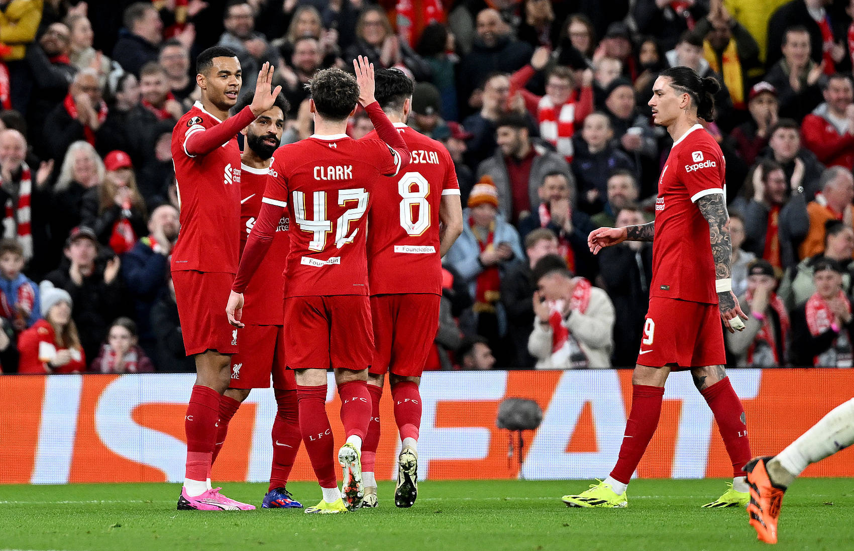 今晨拜仁慕尼黑复出首秀：欧联节点到来，球迷炸锅，身体对抗强度拉满的简单介绍