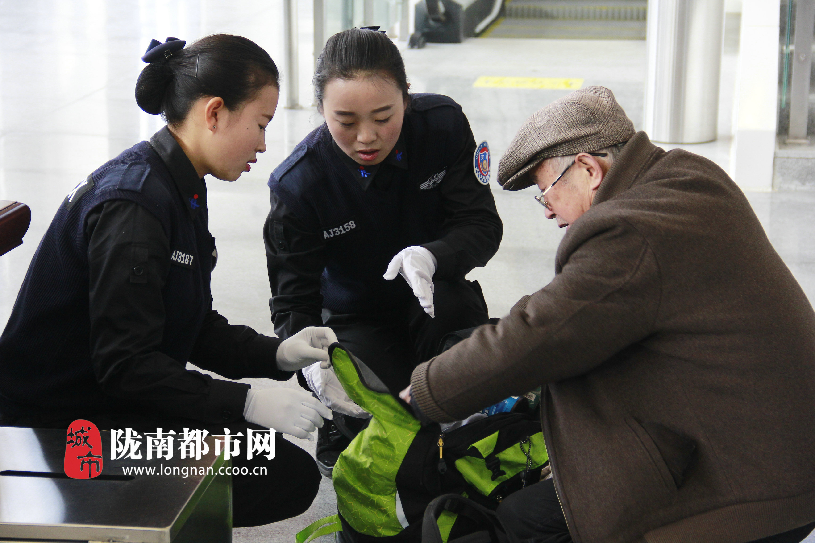关于清晨欧联焦点战,上海海港内部沟通,话题不断,更衣室氛围转暖的信息 关于清晨欧联焦点战,上海海港内部沟通,话题不断,更衣室氛围转暖的信息