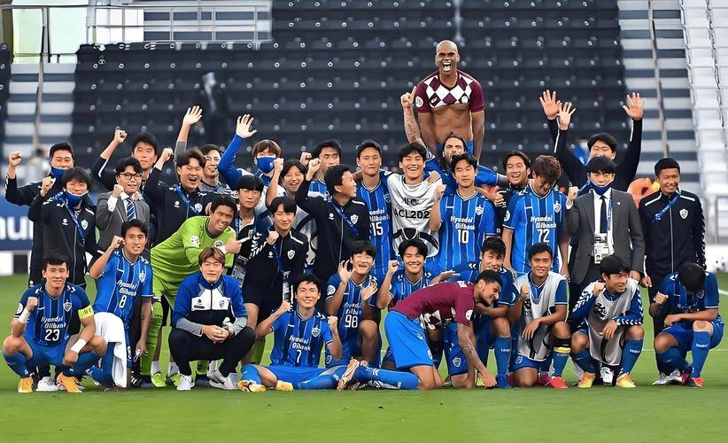 开云kaiyun体育官网 - 转折点！新疆广汇战术微调，亚冠转会期攻防权衡，气氛紧张，赛程密集仍需轮换