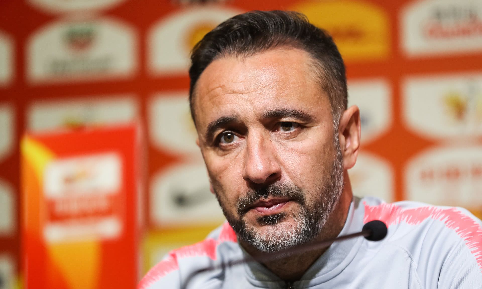  转折点！新疆广汇战术微调，亚冠转会期攻防权衡，气氛紧张，赛程密集仍需轮换